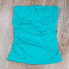 Length 15.5 P2p 13 Stretchy Sea Foam Green Color Attached Lining So It Isn't See Through Strapless Ruching Along Both Sides For A Forgiving And Slightly Gathered Midsection Perfect Option To Dress Up Or Down And An Even Better Choice For What To Wear When You Got A Bit Too Much Sun **If You're New To This Site, Use Code Looksforleaders When You Sign Up And Receive $10 Off Your First Purchase *No Flaws Noticed *Shipping Weight 4 Ounces *Kitty Friendly, Non-Smoking Home *All Items Are Laundered, U Ruched Cotton Sleeveless Tube Top, Casual Ruched Sleeveless Tube Top, Ruched Sleeveless Tube Top For Beach, Blue Ruched Sleeveless Tube Top, Ruched Solid Color Tube Top, Solid Color Ruched Sleeveless Tube Top, Seafoam Green, Sea Green, Sea Foam