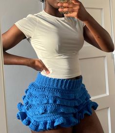 Jupe short au crochet Taille M/L Crochet Striped Skirt, Jupe Short, Mesh Cap, Stripe Skirt, Pleated Skirt, Halloween Shopping, Crochet Projects, Labour Day, Hobbies