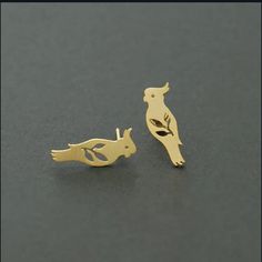 Newpretty!! Stainless Steel Parrot Earrings In Gold. Post Backings With Lock Closures. Perfect For Yourself Or As A Gift. Very Unique And Different. Suitable For All Occasions. Suitable For Most Ages. Perfect For Those Bird Lovers In Your Life. Nwt Parrot Jewelry, Parrot Earrings, Pearl Logo, Zara Gold, Initial Earrings, Bird Gifts, Heart Shaped Earrings, Luxury Diamonds, Bird Earrings