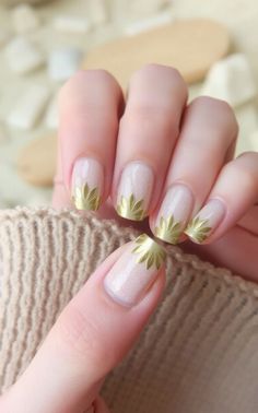 20 Fabulous Fall Nail Designs You'll Fall Head Over Heels For 19 Trendy Flare Jeans, 80s Outfit Ideas, Plus Size Clubwear, Disco Look, Flapper Accessories, Art Deco Accessories, Club Attire, Disco Glam, Fringe Fashion