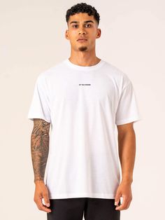 Model is 175cm tall. He usually wears a size M and is wearing a size M. His chest measures 92cm and his waist measures 74cm.
  Regular fit Woven Ryderwear label Lightweight polyester blend fabric  65% Polyester/35% Cotton
Recommended for training and lifestyle. White Boxy Fit T-shirt With Letter Print, White Boxy Fit T-shirt With Text Print, White Boxy Fit Crew Neck T-shirt, White Boxy Fit Urban T-shirt, Oversized White Shirt With Text Print, White Boxy T-shirt With Letter Print, White Boxy Fit Top With Letter Print, White Drop Shoulder Top With Text Print, Oversized White T-shirt With Logo Print