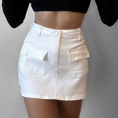 This mini jean skirt is perfect for any outfit, holiday, or event. Denim Cargo Skirt, Cris Mj, White Jean Skirt, Mini Jean Skirt, Outfit Holiday, Busted Band, Denim Cargo, Jean Mini Skirts, Cargo Skirt