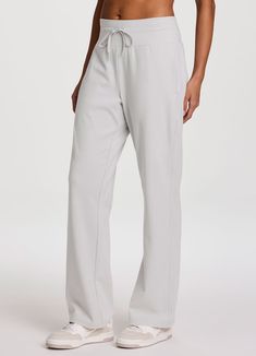 Cozy up in our ultra versatile Oliver Plush Wide Leg Pant. Super soft fabric stretches and moves with you while helping to keep you warmer without being heavy or restrictive during your workouts, hikes or lounge sessions. A wide leg design with a relaxed fit offers enhanced breathability and optimal comfort, while functional details like side pockets and a flattering wide, drawstring elastic waistband provide the functionality you're looking for in a women's sweat pant.