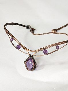 Enhance your look with this stunning 6ct Amethyst choker in copper! Handcrafted with quality materials, this choker features a beautiful Amethyst gemstone in the center, set in copper wire wrap that creates a beautiful and eye-catching design. The copper wire wrap is intricately detailed and flows gracefully around the gemstone, giving it an elegant feel. The choker fits comfortably around the neck and is lightweight enough to be worn all day. You'll be sure to make a bold statement with this un Wire Wrapped Choker Tutorial, Wire Wrap Choker, Wire Wrapped Choker, Amethyst Choker, Wire Choker, Wire Pendants, Schmuck Diy, Wrap Necklaces, Diy Crystals