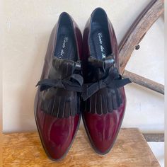 Canto Dei Ricci High End Cordovan & Black Kilties Leather Loafers, Flats. Hand Made In Italy. Woman’s Size Eu39 Us8.5 ** New Never Worn. Sorry No Box. ** No Noted Flaws. ** From A Smoke Free Environment. ** See All Pictures And Measurements. ** Message Me With Any Questions You Have. Measurements: Approximate Length: 10 1/2” Width: 3 3/4” Heel Height: 1/2” Leather Shoes With Brogue Detailing For Fall Galas, Leather Tassel Loafers With Leather Sole For Party, Chic Tassel Loafers With Leather Sole For Galas, Chic Tassel Loafers For Galas With Leather Sole, Elegant Flat Patent Leather Oxfords, Elegant Wingtip Tassel Loafers For Fall, Chic Fall Tassel Loafers, Leather Loafers For Evening In Fall, Chic Tassel Loafers With Rubber Sole For Formal Occasions