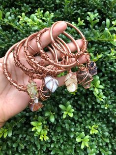 Copper Ankle Bracelets, Copper Crystal Jewelry, Diy Bangles Ideas, Crystal Jewelry Aesthetic, Body Jewelry Diy, Copper Bangles, Body Pain Relief, Dope Jewelry Accessories, Copper Bracelets