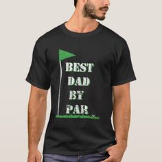 a man wearing a black t - shirt with the words best dad by par on it