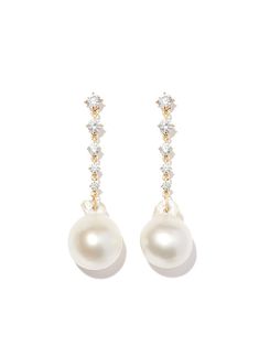 Lizzie Mandler Fine Jewelry 18kt Yellow Gold Éclat Pearl And Diamond Earring - Farfetch Pearl Diamond Earrings, Claw Prong, Pearl And Diamond Earrings, Diamond Earring, Vs Diamond, Classy Jewelry, Women Diamond, Pearl Diamond, Girly Jewelry