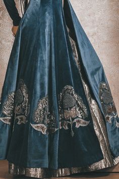 Prussian Blue, Fantasy Dresses, Sansa Stark, Medieval Dress, Shadow And Bone, Fantasy Story, Fantasy Dress, Zuhair Murad