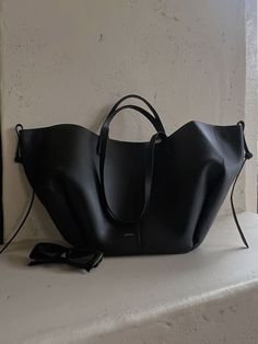 Work Athestic, Black Polene Bag Outfit, Polène Cyme Black, Polene Bag Tote, Black Polene Bag, Polene Cyme Mini Black, Uni Tote Bag Aesthetic, Polene Cyme Black, Polene Bag Aesthetic