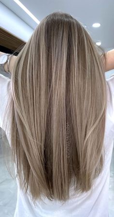 Light Brown Hair Colour Ideas, Blond Or Brunette, Mushroom Hair Color Blonde, Rubio Champignon, Hair Color Ideas Dark Blonde, Hair Color Ideas For Brunettes Highlights, Light Hair Color Ideas Blondes, Light Hair Color Ideas For Brunettes, Darkest Blonde Hair Color