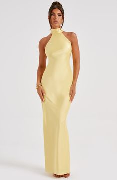 Here's to the nights you will remember because of the fits you won't forget. You will be unforgettable in Etta, our luxe maxi made from bias cut satin that skims beautifully over the body. The dress is completely backless with a high neck and an oversized tie neck detail. Elevate any look with Etta, platform heels and a sleek knot. 



Colour: Lemon.

Luxury bias cut satin.

High neckline.

Backless detail.

Skims over the figure.

Flares gently at the hem.

Maxi length.

Model is an XS and is w