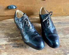 Vintage circa 1910s men's dress shoes. Cap toe oxfords with stacked heel and cotton laces. Estimated fit on these is a women's size 8 and possibly a little narrow. Very good condition.  Measurements: inside footbed 10-1/4" across ball of foot on sole 3-1/4" across arch on sole 1-5/8" heel 1-1/4" inside arch 1-7/8" across  inside heel 2-1/8" across bottom of shoe 11" long Vintage Oxfords With Brogue Detailing For Spring, Vintage Oxfords With Laces And Round Toe, Vintage Oxfords For Business In Fall, Vintage Business Oxfords For Fall, Vintage Oxfords For Formal Occasions, Vintage Formal Oxfords With Laces, Vintage Brogue Oxfords For Fall, Vintage Almond Toe Oxfords With Laces, Vintage Almond Toe Oxfords