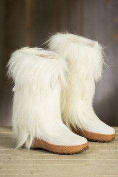 Charge through the season in dazzling fashion and cozy warmth in the Sarah II Goatskin and Calfskin Boots. Free shipping   returns. Ski Chic, Leather Boots For Women, Boheme Chic, Fur Accessories, Snow Fashion, Body Shots, Leather Boots Women, Fur Boots, Shoe Closet