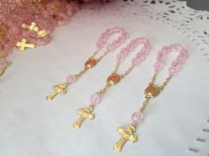 "20 Rosarios pequeñitos o decenario en color rosa., hechos a Mano con la Imagen de la virgen de Guadalupe , bañados en Oro y hechos de acrilico con figurita de rosa. Mide cerca de 10cm de largo y Las cuentitas importados son de 6 mm. 20 PINK COLOR , ACRYLIC BEADS IN SHAPE OF ROSEBUDS ON THIS MINI ROSARIES . ALL HAND MADE AND GOLD PLATED THEY MEASURE ABOUT 4\" INCHES EACH. COMVO US WITH Any QUESTIONS. Thanks!" In Shape, Mini Rosaries, Communion Favors, Christening Favors, Color Acrylic, Baptism Favors, Ivory Pearl, Pink Beads, Pink Mini