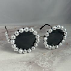 These Sunglasses Are New, Beautifully Designed And Very Fashionable. They Are Well Made And Sturdy. It’s A Pearl Like Plastic Unbranded Frame. Rimless Mirrored Sunglasses, Pearl Sunglasses, Timeless Sunglasses, Kate Spade Sunglasses, Custom Sunglasses, Green Sunglasses, New Bottega, Grey Sunglasses, Jimmy Choo Sunglasses