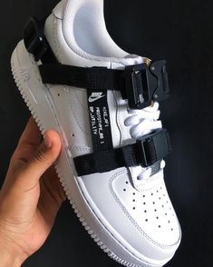 L’image contient peut-être : chaussures Sepatu Air Jordan, Af1 Custom, Basket Style, Material Things, Custom Nike Shoes, Nike Air Shoes, Hype Shoes, Men Sneakers