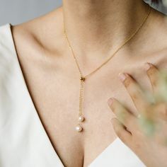 Embrace timeless elegance with our Two Oval Drop Pear Lariat Necklace. Crafted from high-quality brass, this 16-inch necklace features genuine 6mm freshwater pearls, providing a touch of sophistication to any outfit. Available in gold and silver, this minimalist, elegant, and unique design is perfect for layering or wearing alone. Product Specifications: Length: 16 inches Pearl Size: 6mm Material: Brass Color Options: Gold/Silver Design: Minimalist, Elegant, Unique Gift Attributes: Ideal for mot Elegant Silver Necklace For Special Day, Formal Dangle Lariat Necklace With Pearl Drop, Formal Dangle Pearl Drop Lariat Necklace, Wedding Backdrop Necklace With Delicate Teardrop Chain, Delicate Teardrop Backdrop Necklace For Weddings, Elegant Teardrop Pendant Lariat Necklace For Wedding, Long Drop Pearl Necklace With Adjustable Chain As Gift, Yellow Gold Pearl Drop Necklace For Wedding, Wedding Lariat Necklace