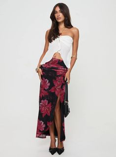 Cooperi Maxi Skirt Black / Red Floral Pink Formal Dresses, Fleece Dress, Skirt Floral, Floral Maxi Skirt, Outerwear Outfit, Strapless Tops, Curve Dresses, Casual Tank Tops, Mesh Material