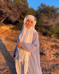 Khimar Style, Beautiful Abayas, Islamic Modest Fashion, Moslem Fashion, Hijab Look, Hijab Trends, Muslim Outfits Casual