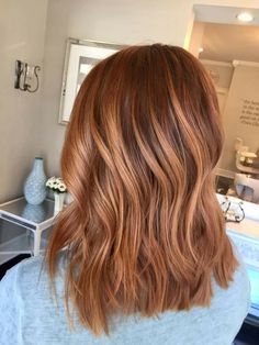 Blond And Copper Highlights On Brown Hair, Light Brown Ginger Balayage, Light Brown Hair With Orange Highlights, Hair Color For Freckled Skin, Caramel Bob Hair, Brown To Ginger Balayage, Auburn Balayage Blonde, Light Brown Copper Hair Balayage, Gingerbread Caramel Hair Color