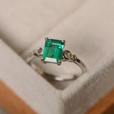 This ring features a 6*8mm lab grown emerald and sterling silver finished with rhodium. Customization is available. It is made by hand, and it will take about 7 days to finish the ring after your payment is completed. Main stone: lab emerald Main stone weight: Approx 1.40 ct Metal type: sterling silver finished with rhodium Customization is available, I also can make it with 14k solid gold (white or yellow or rose), just feel free to contact me. Any question, just let me know. :) Emerald is May Infinite Ring, Emerald Promise Ring, Green Gemstone Ring, Emerald Cut Rings, Cushion Cut Ring, London Blue Topaz Ring, Emerald Engagement Ring Cut, Gemstone Engagement, May Birthstone