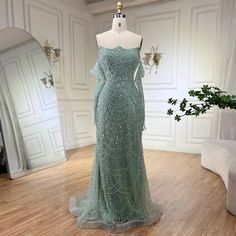 Dubai Arabian Green Luxury Evening Gown 2024 - Strapless Mermaid Dress with Gloves for Women's Wedding Parties Strapless Mermaid Dress, Dress With Gloves, Green Luxury, Dubai Wedding, Dress With Split, Mermaid Evening Gown, Detachable Sleeves, Bridal Elegance, Wedding Parties