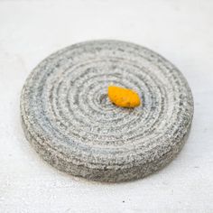 manjal stone 3 Turmeric Benefits, Herb Grinder, Mortar And Pestle, Buy Handmade, Grey Stone, Kitchen Tools And Gadgets, Kitchen Bar, Home Kitchen