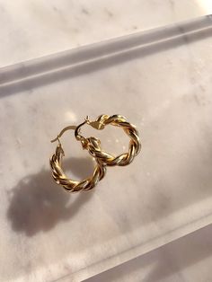 * 18k gold filled twist hoop earrings  * Lightweight  * 25mm size hoop Jewelry Hoop Earrings, Twist Hoop Earrings, Tarnished Jewelry, Hoops Gold, Earrings Dainty, Earrings Minimalist, Dainty Earrings, Gold Filled Jewelry, Jewelry Earrings Hoops