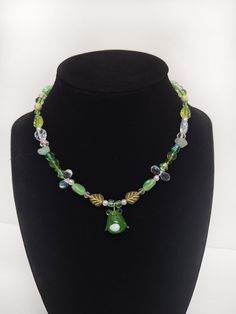 Made with glass, acrylic, and pearl beads Approx. 14 inches in length Can be resized, just make sure to message me! Cheap Green Bohemian Flower Necklace, Beaded Necklace Simple, Cottagecore Necklace, Cute Froggy, Necklace Y2k, Necklace Cute, Necklace Green, Necklace Simple, Green Nature