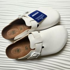 Brand New With Tag Size 10.5- 11 Women Men 8- 8.5 White Synthetic Clogs With Removable Insole, White Leather Clogs With Cushioned Footbed, White Closed Toe Clogs With Leather Footbed, White Slip-on Clogs With Removable Insole, White Leather Slip-on Clogs, White Flat Clogs For Spring, White Leather Clogs With Round Toe, White Leather Footbed Mules Slip-on, White Leather Footbed Slip-on Mules