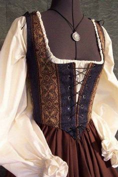 Lolitapiratedress Era Victoria, Gaun Abad Pertengahan, Medieval Clothes, Old Fashion Dresses, Medieval Costume