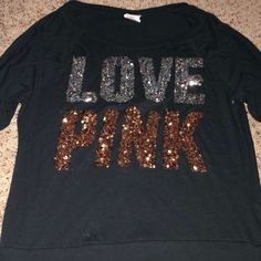 Never Worn Black Glitter Print Top For Night Out, Casual Black Tops With Glitter Print, Casual Black Sequined T-shirt, Casual Long Sleeve Metallic Top, Casual Glitter Top For Night Out, Casual Silver Sequined Tops, Black Glitter Long Sleeve Top, Casual Long Sleeve Glitter Tops, Tops Long Sleeve