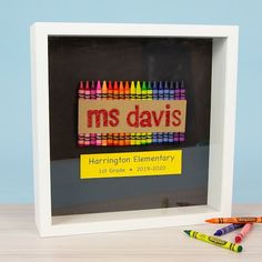 there are some crayons in front of a sign with the name ms davis on it