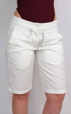 Beautiful Reebok summer bermuda shorts, very light see-through cotton, perfect for the warm season. Perfect condition, flawless! Would fit size S. Size tag reads S/ UK 10/FR S-38/Ger 36/IT S-40/Asia S. Please read the measurements below carefully and compare to one of your own garments, to avoid any disappointment regarding the fit. Measurements of the item, laying flat: - waist: 41 cm; - front rise: 24 cm; - length outseam (waist to cuff): 51 cm. Model wears size 8-10 UK, S-M European, is 160 c Summer Capris With Built-in Shorts, Summer Beach Capris With Pockets, Sporty Relaxed Fit Summer Capris, Sporty Relaxed Fit Capris For Summer, Sporty Bermuda Shorts For Summer, Cotton Cargo Shorts For Summer, White Bermuda Shorts With Pockets For Summer, Casual Short Leg Cotton Capris, Casual Cotton Capris With Short Leg