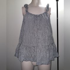 Madewell Black And White Plaid Sleeveless Blouse Size 8 Essential For Any Wardrobe Designer Brand Size 8 Would Also Fit A Medium Contact Me If You Have Any Questions Black Sleeveless Camisole For Day Out, Black Sleeveless Blouse For Daywear, Casual Ruffled Camisole Blouse, Casual Ruffled Sleeveless Camisole, Black Sleeveless Summer Top, Casual Cami Blouse For Daywear, Casual Ruffled Camisole For Daywear, Sleeveless Black Blouse For Day Out, Casual Cami Blouse With Ruffles