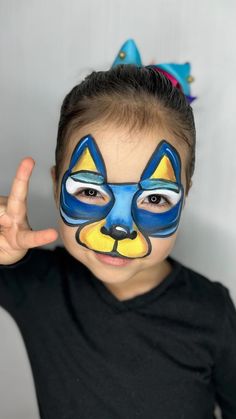 Pete The Cat Face Paint, Bingo Makeup From Bluey, Bluey Face Painting Kids, Bluey Halloween Makeup, Bluey Costume Makeup, Bluey Cartoon Face Paint, Bluey Bingo Face Paint, Bluey Make Up, Bluey Makeup Looks