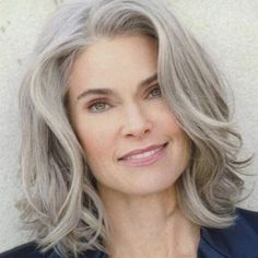 Shoulder Length Hairstyles for Women Over 50 Grey Hairstyle, Grey Blending, Mom Hair, Kadeřnické Trendy, Going Grey, Hairstyles For Women Over 50, Long Gray Hair, Mom Hairstyles, Going Gray