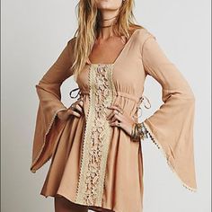 Stunning Nude And Lace Free People Bell Sleeves Dress Hippie Flare Sleeve Dress, Lace Tunic Dress, Estilo Hippie, Flare Sleeve Dress, Free People Clothing, African Dresses For Women, Blue Mini Dress, Bell Sleeve Dress, Bohemian Clothes