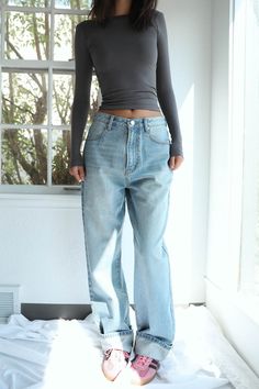 Experience the ultimate 90's look with the Rae Palmer Baggy Denim. Made of 100% cotton, these jeans offer a relaxed and comfortable fit similar to Agolde. Perfect for everyday wear, these jeans will elevate your style while keeping you comfortable all day long. SHIPS SEPTEMBER 22ND MUST PRE ORDER Trendy Baggy Rigid Denim Jeans, Urban Relaxed Fit Denim Flare Jeans, Trendy Washed Blue Straight Leg Cargo Jeans, Baggy Mid-rise Light Wash Jeans, Trendy Baggy Straight Leg Cropped Jeans, Mid-rise Denim Jeans For Elevated Casual, Trendy Relaxed Fit Rigid Denim Cargo Jeans, Trendy Everyday Cargo Jeans With Five Pockets, Urban High Rise Flare Jeans In Rigid Denim