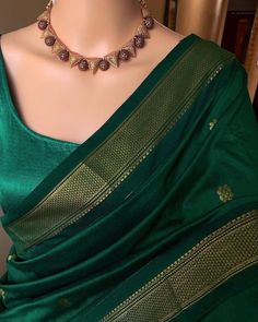 Green Cotton Saree Look, Plain Dark Green Saree Contrast Blouse, Dark Green Saree Aesthetic, South Indian Green Saree, Green Sarees Silk, Green Saree With Black Blouse, Dark Green Pattu Saree, Dark Green Saree Contrast Blouse, Green Saree Blouse Designs