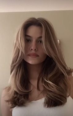 Long Hair Layers Balayage, Hair Color Ideas For Glow Up, Volume Adding Haircut, Textured Layers Long Hair Curtain Bangs, Long Dramatic Layered Hair, Face Framing Layers On Shoulder Length Hair, 90e Blowout Hair, Cute Mid Length Haircut For Thick Hair, Hair With Layers And Face Framing