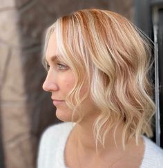 18 Trendiest Strawberry Blonde Hairstyles for Short Hair – Hairstyle Camp Highlights Over 50, Strawberry Blonde Hair With Highlights, Short Strawberry Blonde, Short Strawberry Blonde Hair, Strawberry Blonde Hairstyles, Shoet Hair, Strawberry Highlights, Blonde Styles, Strawberry Blonde Highlights