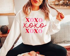 XOXO Valentines Sweatshirt This crewneck sweatshirt is pure comfort. Made from a soft cotton/poly blend with no itchy side seams, this is sure to become a staple. SIZE AND FIT: Your sweatshirt design will be printed on a high-quality, soft and comfortable unisex sweatshirt. Sizes run true to size, which takes the guesswork out of ordering; if you like your sweatshirts loose or oversized, you might want to order a size up and if you'd like a more fitted women's style then order a size down. Sizes range from S - 3X. Please refer to our size chart in the photos for exact dimensions. DETAILS AND FABRIC: * 50% Cotton 50% Polyester * Medium-heavy fabric (8.0 oz/yd² (271.25 g/m * Loose Unisex Fit CARE: - Wash inside out with like colors - Tumble dry low or hang to dry - Non-chlorine bleach only - Xoxo Balloons, Valentine Sweater, Kids Valentines Shirts, Valentines Sweatshirt, Love Sweatshirt, Cute Shirt Designs, Valentines Design