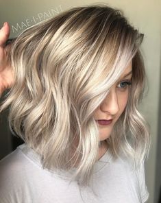 Silver And Golden Blonde Bob Balayage Lob, Beige Blond, Medium Blonde Hair, Balayage Blonde, Medium Blonde, Mid Length Hair, Blonde Bobs, Medium Hair Cuts, Blonde Balayage