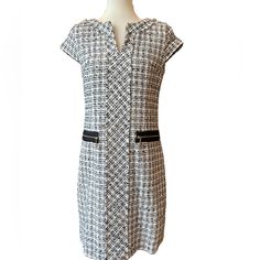 Karl Lagerfeld Paris Black And White Plaid Tweed Short Sleeve Shift Dress Size 6 Condition: Preowned Gently Worn Impeccably Kept Please Check Closely Photos For Details And Measurements Of The Item Listed As They Are Pictures Of The Piece You Will Receive . I Do Not Use Stock Photos -Fast Shipping - First Owner - Smoke And Pets Free Environment All Items ( Except New With Tags ) Are Dry Cleaned, Laundered, Or Dust /Shine / Etc Fully Cleaned Prior To Shipping. Paris Black And White, Tweed Shorts, Short Sleeve Shift Dress, Black And White Plaid, Karl Lagerfeld Paris, Size 6 Dress, White Plaid, Karl Lagerfeld, Shift Dress