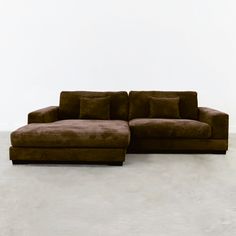 Chocolate Couch Living Room Ideas, Maroon Couch Living Room, Sundays Furniture, Comfy Sectional Sofa, Burgundy Couch, Chocolate Brown Couch, Brown Couches, Townhome Decor, Corduroy Couch