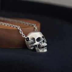 Embrace the dark allure of gothic fashion with our Sterling Silver Skull Necklace for Men. This meticulously crafted piece of jewelry is perfect for those who appreciate the macabre and the mysterious. Ideal as a Halloween gift or for everyday wear, this pendant is a striking addition to any collection. * N E C K L A C E ∙ D E T A I L S * › 1x Sterling Silver Skull Necklace › Pendant Sizes: - Small: 9*10mm - Large: 14*15mm  › Chain Length: 55cm › Material: Premium Sterling Silver › Hypoallergeni Gothic Silver Necklace With Skull Print, Gothic Mode, Skull Accessories, Gothic Elegance, Gothic Pendant, Skull Pendant Necklace, Bold Accessories, Skull Jewelry, Skull Necklace