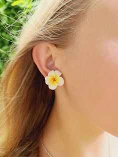 "Adorable Plumeria Frangipani Jewelry, Flower Earrings, Plumeria Earrings, Hawaiian Flower Jewelry, Plumeria Jewelry, Hawaii Flower, Floral Earrings, Hawaiian Jewelry, Gifts from Hawaii, Handmade on Maui by U'i Jewelry Leiko (lay ko) * Petite Flower These earrings come different colors with either a plumeria or tiare flower. The flower is made of a feather weight foam material that looks almost like a real flower, they are very light weight. You can customize these flower earrings to suit your p Frangipani Jewellery, Plumeria Jewelry, Tiare Flower, Frangipani Flower, Real Flower Earrings, Tropical Earrings, Hawaii Jewelry, Plumeria Flowers, Hawaiian Flower