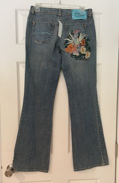 CANDIE’S BOOT CUT JEANS WITH EMBROIDERY DETAIL - NWT - size 5. Jeans With Embroidery, Goals 2024, Embroidery On Clothes, Boot Cut Jeans, Embroidery Details, Cut Jeans, Stylish Nails, Bootcut Jeans, Boot Cut